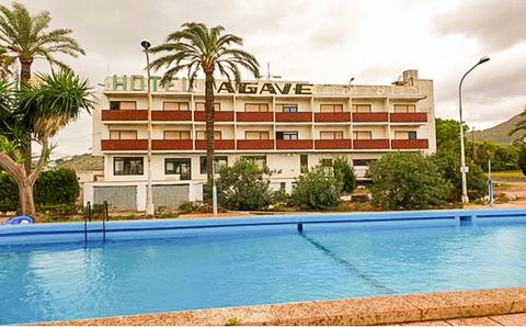 Complejo Hotelero en Oropesa del Mar Vistas al mar y la montaña. 32 habitaciones. Piscina. 5.000 m2 de terreno. Complejo turístico ubicado en Oropesa del Mar, Castellón de la Plana, Comunidad Valenciana (España). Con vistas al mar y montaña, ubicado ...