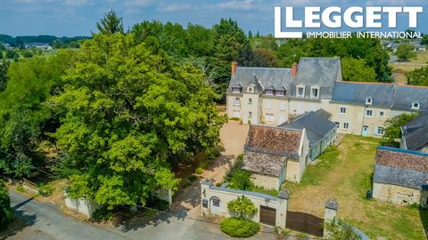 A13674 - Leggett Immobilier präsentiert diesen außergewöhnlichen Immobilienkomplex in seiner grünen Umgebung, in der Nähe der Vienne Rivera, an der Kreuzung der Weinberge von Chinon und Bourgueil. Das Set enthält ein Herrenhaus und seine Nebengebäude...