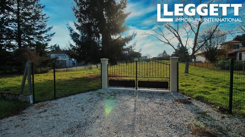 A10307 - Nice quiet enclosed plot of land in the commune of Mansle with quick access to the Charente, C.U ok Information about risks to which this property is exposed is available on the Géorisques website : https:// ...