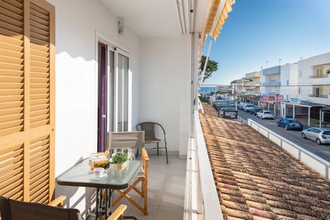 Dit charmante appartement in het centrum van Puerto de Alcudia verwelkomt 4 gasten. Buiten dit prachtige pand heeft u de beschikking over een mooi balkon met uitzicht. Het is de perfecte plek voor een heerlijk ontbijt of om uw avonden met uw dierbare...