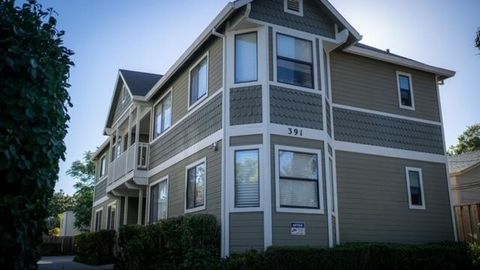 Great curb appeal with victorian styled architecture adorns this 4 unit 1 bedroom and 1 bath building. 5 minute walk to highly desirable Japan Town restaurants and activities. Equally short drive or bike ride to San Jose State University. This buildi...