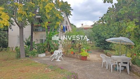 Detached house for renovation located for sale in the most sought after location in Rovinj.   It is only a few minutes away from the sea and promenades as well as the old town of Rovinj. Also, in the immediate vicinity are all the facilities needed f...