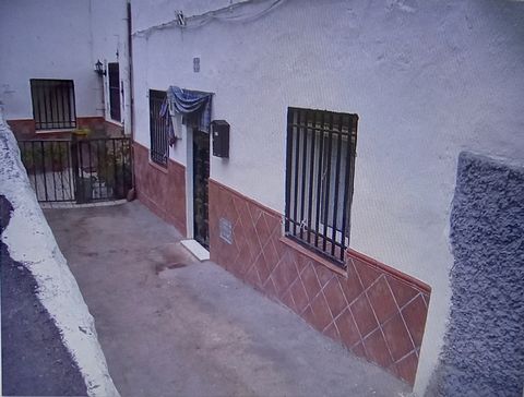Excellent 3 Bed Townhouse For Sale in Iznalloz Granada Spain Esales Property ID: es5553864 Property Location CL LABERINTO 22 18550 IZNALLOZ GRANADA. Property Details With its glorious natural scenery, excellent climate, welcoming culture and excellen...