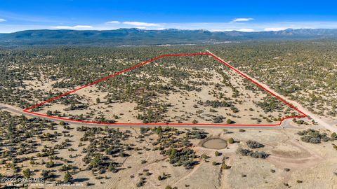 When acreage is paramount and views are panoramic, look no further. This 40.85 acre lot abuts to National Forest and has 360 degree views that leaves nothing left but your dream home to be built. Private driveway with potential lot splits available. ...