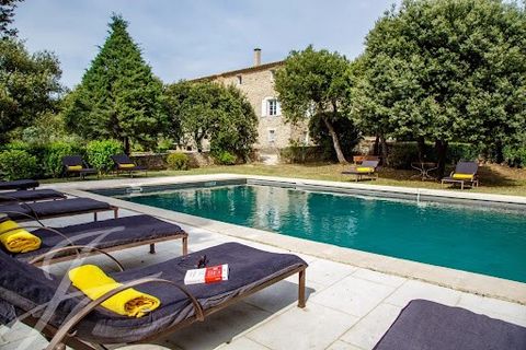 On the outskirts of Bonnieux, in a residential area overlooking the village, John Taylor Lourmarin estate agency offers for sale an imposing stone Bastide, surrounded by 1.4 hectares of grounds planted with olive trees and Mediterranean plants. With ...