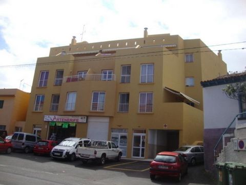 Set of three commercial premises located in the municipality of La Victoria de Acentejo, in the province of Santa Cruz de Tenerife. They are located a few minutes from the town center, which has all the services, such as supermarkets, educational, he...