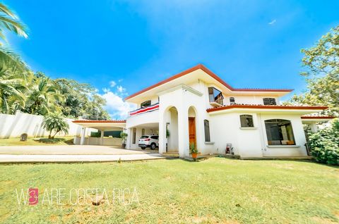 ID# 116948. House for Sale in Las Vueltas de la Guácima. Construction Area: 489.8 sqm Land Area: 2,200 sqm, bedrooms 3, bathrooms 3, price: US$495,000 .In the heart of a breathtaking landscape, where nature meets traditional architecture, emerges Cas...