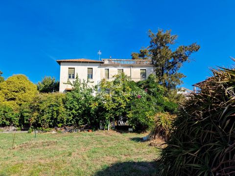In one of the most strategic positions in which to allocate your residence, a few steps from the city of Catania and the motorway accesses, we offer the sale of an elegant residence from the 70s with characteristics of particular architectural value....