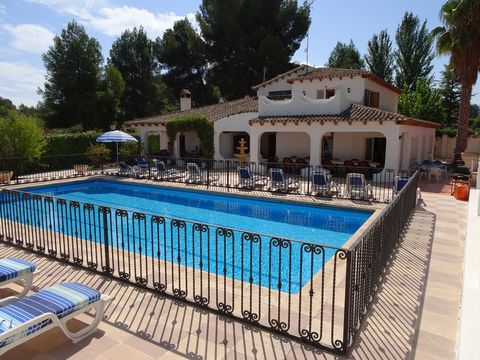 This Spectacular, East Facing, Eight Bedroom Country Property in Castalla is located in the comarca of L'Alcoiá, surrounded by a stunning mountain range, 35km from Alicante city centre. Situated amongst the beautiful countryside, just 5 minutes ...