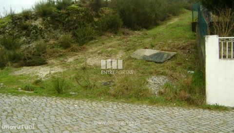 Lot with possibility of construction for sale, area of 1 565 m2, good access and good sun exposure. Vila Boa de Quires, Marco de Canaveses. Ref.:MC03537 FEATURES: Land Area: 1 565 m2 Area: 1 565 m2 Useful Area: 1 565 m2 Energy Efficiency: Exempt ENTR...