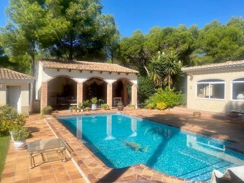 Valencia Property presents a beautiful house, a fantastic pool house overlooking an excellent pool and gardens, a separate build for guests and storage, a huge plot on a gated estate in the Valencian countryside but just 25 minutes from the city, 20 ...