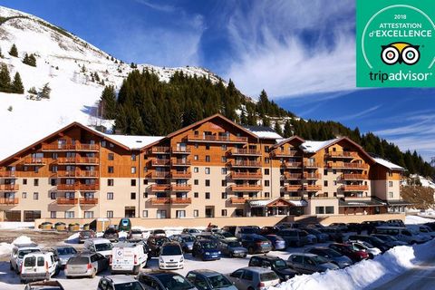 Résidence Les Balcons d'Auréa in Auris-en-Oisans is beautiful, large and built in chalet style using lots of wood. In total there are almost a hundred apartments. These are all neat, comfortable and modern and all have a complete kitchenette and balc...