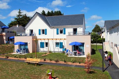 El parque de vacaciones a pequeña escala Les Iles du Morbihan es un lugar ideal para unas vacaciones exitosas en la hermosa Bretaña del sur. Está construido en un estilo moderno y local y consta de ocho edificios de una sola planta con varios apartam...