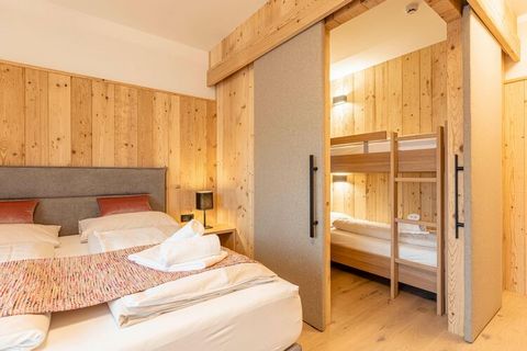 Das Apartment Reith verfügt über 1 Schlafzimmer mit einem Doppel- und einem Einzelbett sowie einen gemütlich eingerichteten Wohnbereich mit einer Doppelschlafcouch und ist teilweise neu renoviert. Die Unterkunft verfügt über eine voll ausgestattete K...