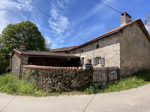 Pretty little semi-detached stone cottage, situated in a lovely hamlet of 6 houses, in the countryside, but only 10 minutes from Piegut-Pluviers and its lively weekly farmers market. This renovation project comprises of good sized living/dining room,...
