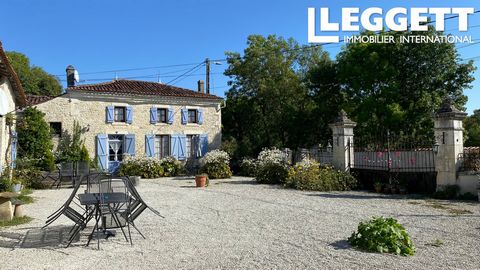 A24954ANB17 - Une fabuleuse collection de 6 propriétés comprenant une maison de propriétaire et 5 gîtes situés au cœur de la région de la Charente Maritime. Chaque maison présente de nombreux éléments d'origine tout en disposant de salles de bains et...