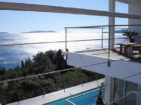luxury villa holiday rental with private pool in the Var, South of France. Beautiful contemporary villa built on the flank of a Corniche not far from Le Lavandou. This luxurious contemporary house facing south offers a splendid view over the sea and ...