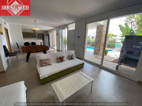 LAST VILLA for sale in EXCLUSIVITY with Elimari Group. Opportunity in the Serramar urbanization 1.5 km from the town of La Rápita. Latest recently built and high-end villas for sale. They have an area of 125 m2 that are distributed on a single floor....