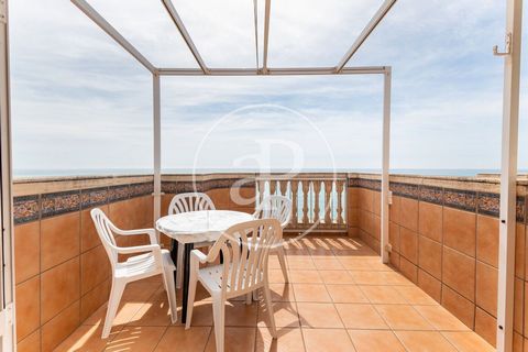 84 sqm furnished penthouse with Terrace and views in Moncofar.The property has 3 bedrooms, 2 bathrooms, fitted wardrobes, laundry room and balcony. Ref. VV2305020 Features: - Terrace - Lift - Furnished - Balcony