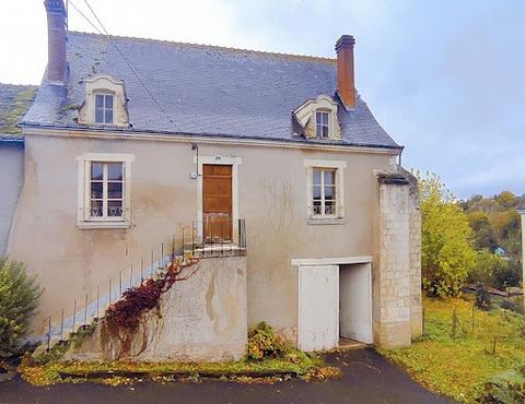 Charming little town of character with its shops, schools, college, located 30 mm from CHATELLERAULT with TGV station and 10 mm from LA ROCHE POSAY - Built on the remains of an old church of the XII th century. Rare and atypical Country house offerin...