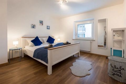 Willkommen im Beach-Apartment, deinem frisch renovierten Rückzugsort in Augsburg! Entdecke eine geräumige und moderne Wohnung mit allem, was du für einen perfekten Aufenthalt benötigst: - Schlafzimmer mit Kingsize-Bett und Nachttischen für gemütliche...