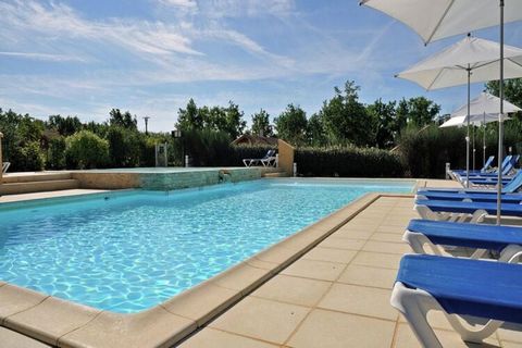 The comfortable holiday domain Souillac Golf & Country Club can be found between the forests of the Dordogne valley. The vast domain is beautiful and situated around the (18 hole) golf course. It consists of eight neighbourhoods with 6 to 18 luxuriou...