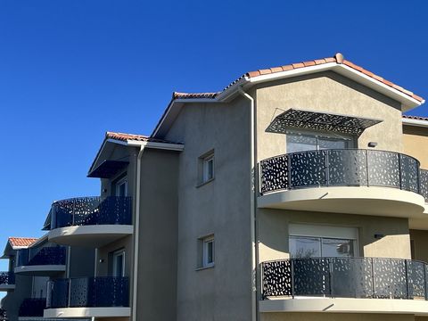 NEW T2 APARTMENT IN RESIDENCE T2 apartment currently being completed in a secure residence well located 5 minutes from the town of Roques sur Garonne. The apartment is located on the 1st floor comprising approximately 45.15 m² of living space with a ...