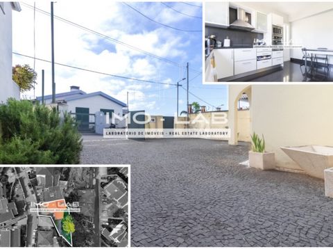 Come and see this 3 bedroom semi-detached villa, located in the Álamos area, in Funchal, very close to all services. Are you looking for a large villa with surroundings? Features: -> 3 Bedrooms; -> 4 Sanitary Facilities; -> Large kitchen; -> Barbecue...