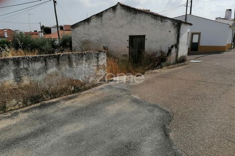 Property ID: ZMPT546635 House in Ruina in The Village of Rosario with about 132 m2 and a land with about 64 m2 to make a parking for two cars. The villa with a project in the chamber to maintain the exterior walls and put another floor. Situated 30 m...