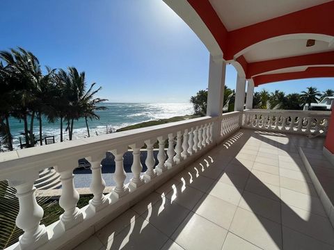 Het drie verdiepingen tellende gebouw aan de oceaan is een prachtige residentie die luxe, comfort en functionaliteit combineert tegelijkertijd, in de prachtige kustomgeving van de Atlantische bruid: Cabarete, Puerto Plata. 2 apt. 2 Slaapkamer 4 apts....