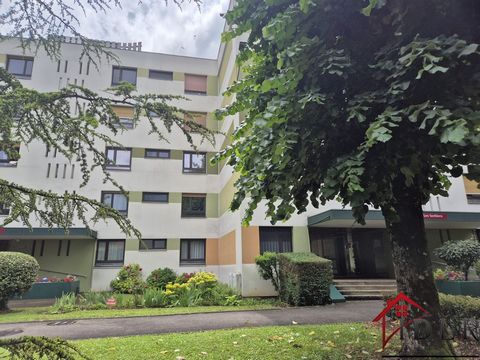 Dans résidence arborée à 5min à pied du centre-ville, Cet appartement de 80m2 vous charmera par sa vue sur un parc verdoyant.. Entrée, cuisine avec cellier, salon/séjour avec balcon de 13m2, 2 chambres, salle de bains, wc séparés, petit dressing. Gar...