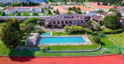 Property Name: Quinta Casa do Areal Areal de Cima Main Features: Property Type: Residential Number of Floors: 3 Number of Rooms: 15 Total Land Area: 3661.55 m² Building Area: 537.43 m² Total Building Area: 1016.13 m² Private Area: 808.92 m² Auxiliary...