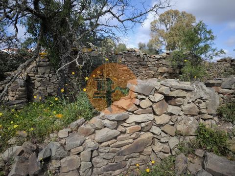 Mixed land with 1,800 m2. Close to the White House, in Balurcos, Alcoutim, Algarve. Access via asphalt. Possibility of building a house. Close to the Village. Single-family house in Balurcos - Alcoutim. Calm location. Open view of the Serra Algarvia....