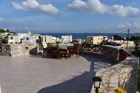 Diese beeindruckende Villa mit einer Gesamtfläche von 360 m² befindet sich in der Bucht von Azolimnos, in der Hauptstadt der Kykladen, Syros. Die Residenz wurde auf einem Grundstück von 1.046 m² erbaut und erstreckt sich über drei Ebenen, wobei sich ...