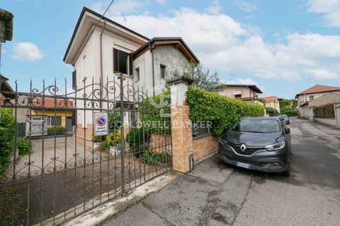 BUSTO ARSIZIO ZONA STAZIONE NORD - VILLA BIFAMILIARE COMPOSTA DA 2 APPARTAMENTI La proprietà completamente indipendente e con giardino privato, si compone di 2 appartamenti con ingressi indipendenti. . Appartamento al piano terra: ingresso, soggiorno...