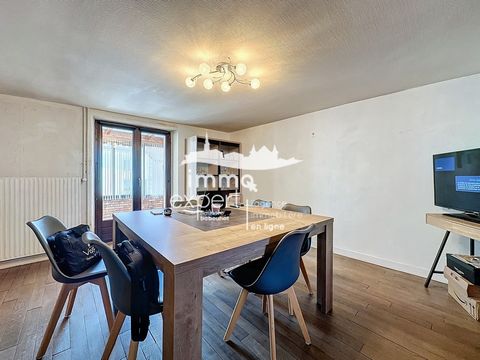 Trouver un nouveau bien immobilier avec une maison et un studio indépendant bénéficiant de 4 chambres et d'une charmante terrasse profonde et ensoleillée sur la commune de Moriville. L'espace intérieur se constitue d'un espace cuisine, un coin salon ...