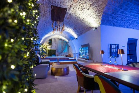 PUGLIA - CASTELLANA GROTTE - VIA ANGIULLI We offer for sale an extraordinary suite in the heart of the historic center of Castellana Grotte. In addition to its beauty and privileged location, the property boasts a significant turnover, making it a tr...