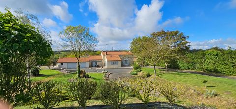 Située dans la charmante commune du Poiré-sur-Vie (85170), cette maison bénéficie d'un emplacement idéal en pleine campagne, offrant calme et sérénité. Proche de la nature, elle permet de profiter d'un cadre verdoyant tout en restant à proximité des ...