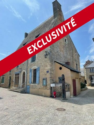 Située dans un charmant village au bord de la rivière la Sarthe, cette ancienne auberge en cours de restauration serait idéal pour créer un gîte ou des chambres d'hôtes . Actuellement un appartement est entièrement terminé comprenant une cuisine ouve...