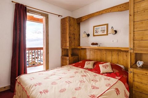 Résidence Les Hauts de Comborcière is a beautiful apartment complex, built in typical Savoyard style. The use of natural materials like wood and natural stone is characteristic. The 115 apartments are divided over 3 larger, connected chalets with 4 f...