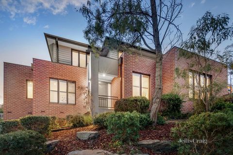 Expressions of Interest closing Tuesday 1st October at 5pm. Opposite the lush trails of St Clems Reserve and in the double school zone for Beverley Hills Primary and East Doncaster Secondary College, this spectacular home soars in all your expectatio...