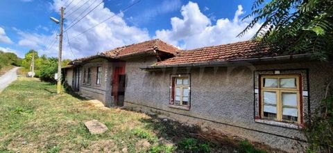 SUPRIMMO Agency: ... For lovers of tranquility and fresh air, we offer a property in a quiet and peaceful village 25 km from Veliko Tarnovo and 5 km from Zlataritsa. Spacious yard of 2017 sq.m, east exposure, together with the built in it: - a two-st...