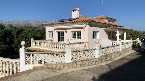 Description of object: This flexible villa over 2 floors with 2 granny flats has it all: lots of space, freedom of movement and meeting possibilities. The villa is situated on a plot of approx. 1,200 m² and the living/usable area is approx. 328 m². T...