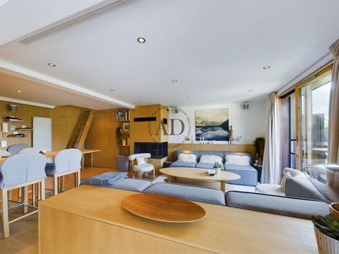 Located 300m from the center of the village of Megève and at the foot of the Calvary, this apartment is bathed in light in all seasons and benefits from an absolute clearness and calm. This exceptional apartment, completely redesigned with care and e...