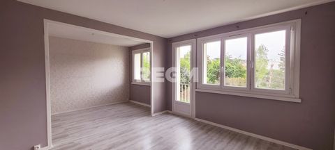 Clermont-Ferrand, Oradou, appartement T3 bis de 68 m2 traversant et lumineux. Il est composé d'un salon-double de 24.50 m2, d'une cuisine avec loggia, de deux chambres (dont une avec dressing), d'une salle de bains et d'un WC séparé. Chauffage collec...