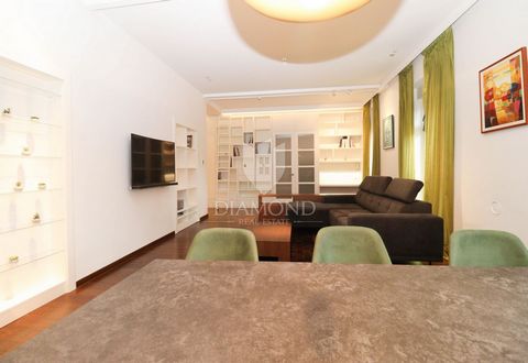 Location: Istarska županija, Pula, Centar. Istria, center of Pula A superb apartment for sale in the very center of Pula, located near all key facilities such as shops, restaurants, schools and public transport. The apartment is located in a quality ...