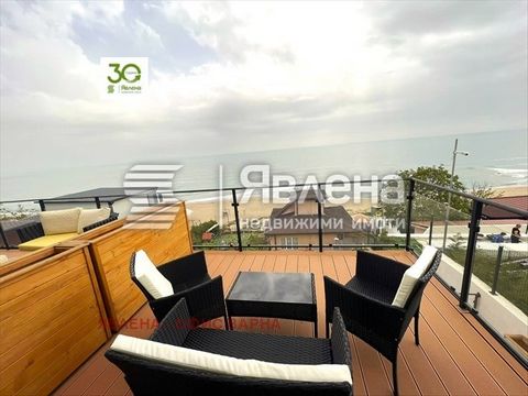 L’agence Yavlena met à votre attention un magnifique appartement panoramique, au cœur de la station balnéaire de Chaika, avec accès direct à la plage et à la mer, sous l’Université libre de Varna. La propriété se trouve dans un bâtiment neuf et se co...