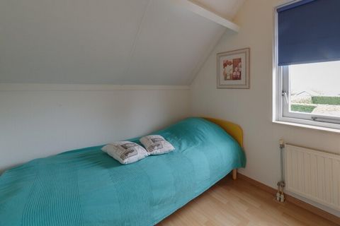 Dieses freistehende Ferienhaus liegt in einem ruhigen Ferienpark, ist für insgesamt 8 Personen geeignet und verfügt über vier Schlafzimmer und zwei Badezimmer. Da sich im Erdgeschoss ein Schlafzimmer und ein Badezimmer befinden, eignet sich dieses Ha...