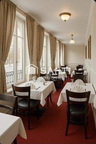 Grand RESTAURANT d'ANGLE avec TERRASSE et Véranda