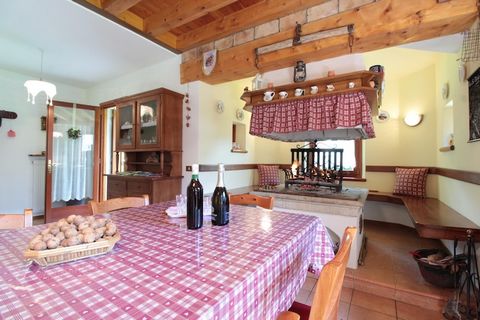 Una tariffa opzionale per servizi e utenze di EUR 100,00 verrà addebitata prima del vostro arrivo. I dettagli sono forniti di seguito. Situata nella tranquilla cornice di Cison di Valmarino, questa deliziosa casa vacanze offre il mix perfetto di comf...